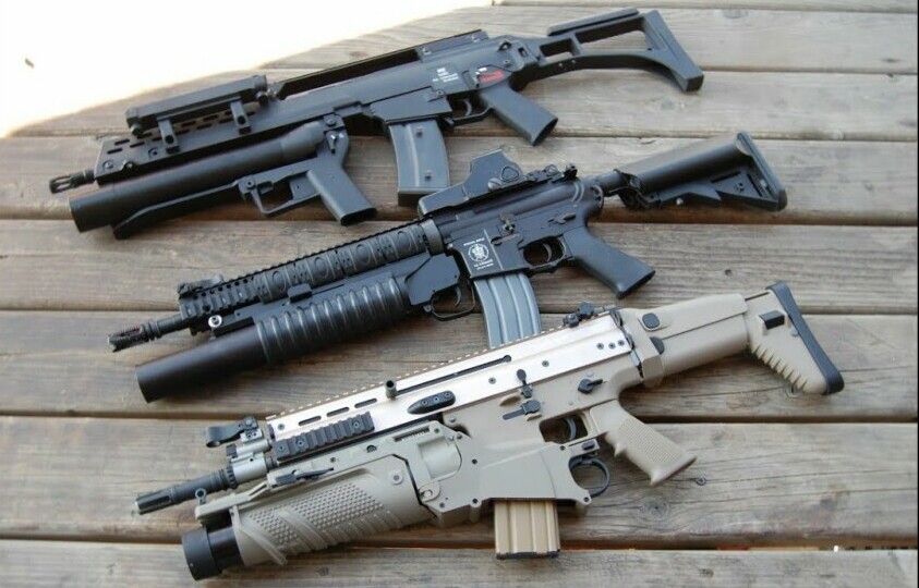 3 airsoft guns equipped with grenade launchers